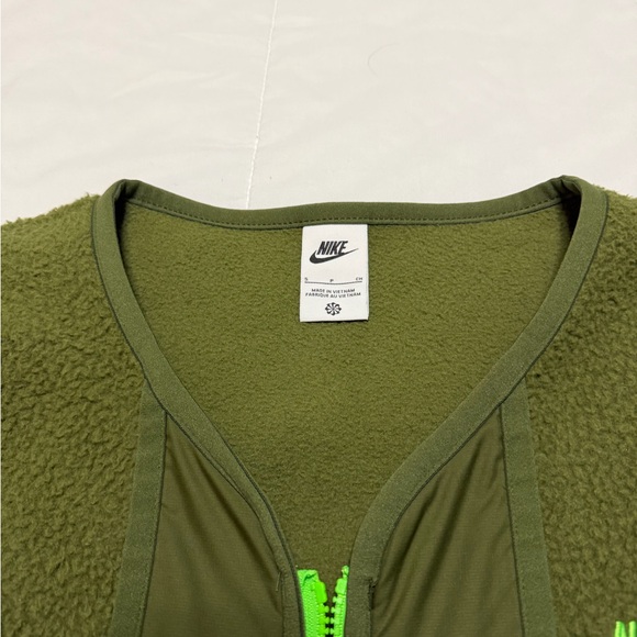 Nike Olive Green Vest - Picture 2 of 5
